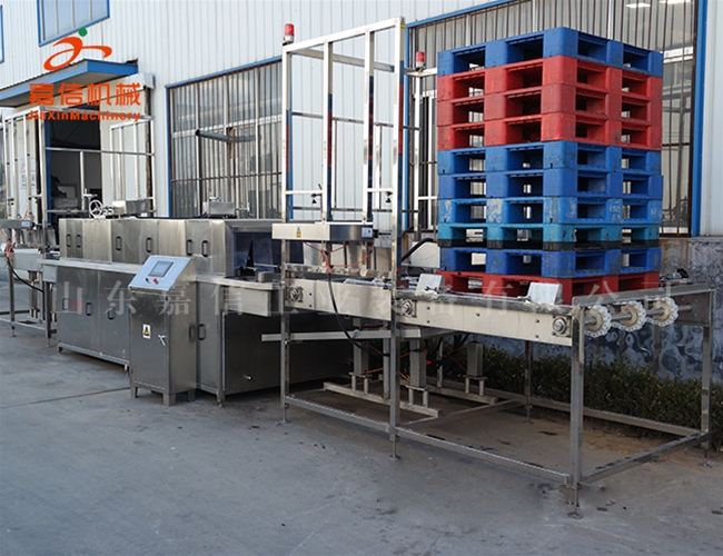 新式（shì）周轉筐清洗機 無死角清洗 殺菌節能（néng）